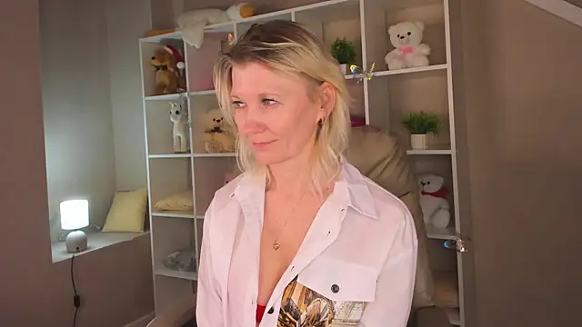 Julie Lucas online show from March 2, 5:08 am