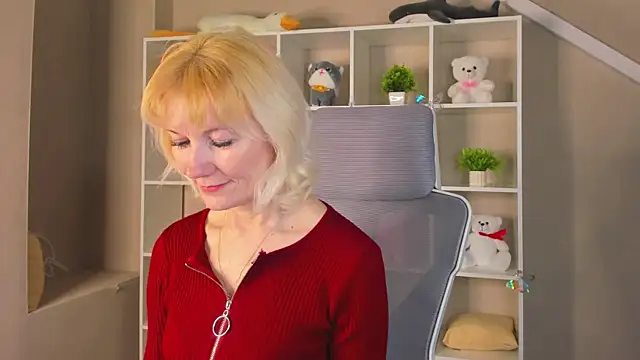 Julie Lucas online show from April 8, 12:21 am