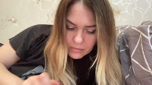 Snapshot of Kalyrex chatting on April 6, 2:29 pm Kalyrex online show from April 6, 2:29 pm