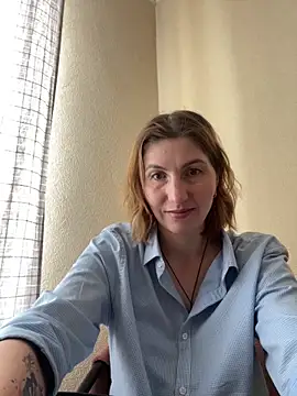 Snapshot of _Crystal_2 chatting on February 5, 9:25 am Crystal 2 online show from February 5, 9:25 am