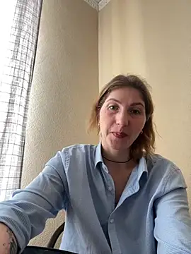 Snapshot of _Crystal_2 chatting on February 6, 9:45 am Crystal 2 online show from February 6, 9:45 am