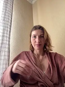 Snapshot of _Crystal_2 chatting on February 9, 9:13 am Crystal 2 online show from February 9, 9:13 am