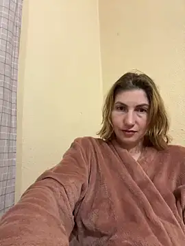 Snapshot of _Crystal_2 chatting on February 9, 9:19 pm Crystal 2 online show from February 9, 9:19 pm