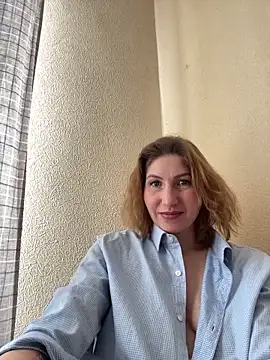 Snapshot of _Crystal_2 chatting on February 10, 9:35 am Crystal 2 online show from February 10, 9:35 am