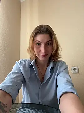 Snapshot of _Crystal_2 chatting on February 19, 1:40 pm Crystal 2 online show from February 19, 1:40 pm