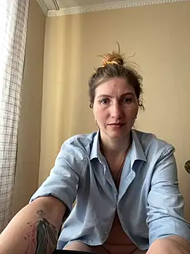 Snapshot of _Crystal_2 chatting on February 22, 1:20 pm Crystal 2 online show from February 22, 1:20 pm