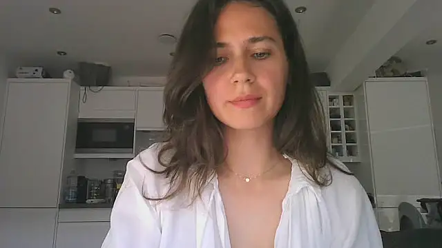 Snapshot of Luxyssa chatting on June 23, 1:53 pm Luxyssa online show from June 23, 1:53 pm