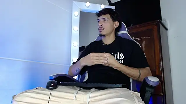 Snapshot of Yankees_xxx chatting on February 4, 8:36 pm Yankees xxx online show from February 4, 8:36 pm