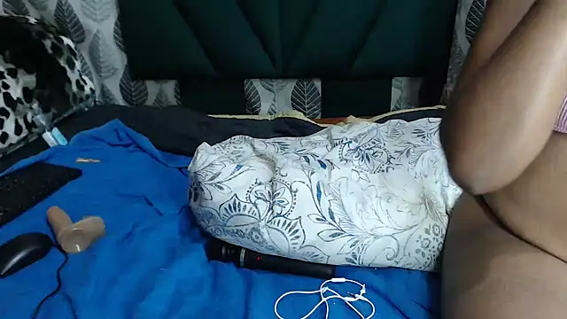 Snapshot of Nellybba chatting on February 23, 5:54 pm Nellybba online show from February 23, 5:54 pm