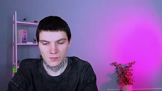 Snapshot of miles_candy chatting on February 10, 7:51 pm miles candy online show from February 10, 7:51 pm