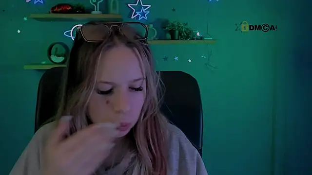 Snapshot of miles_candy chatting on February 25, 8:29 pm miles candy online show from February 25, 8:29 pm