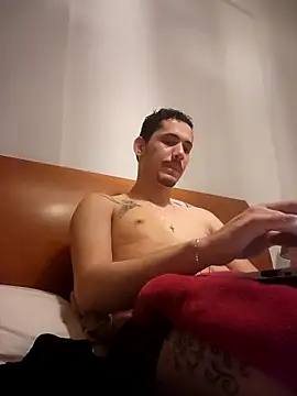 Snapshot of rodrigovianacastelo chatting on January 15, 11:59 am rodrigovianacastelo online show from January 15, 11:59 am