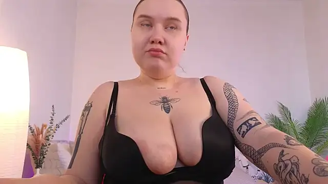 Snapshot of casey_robbinss chatting on February 10, 7:56 am casey robbinss online show from February 10, 7:56 am