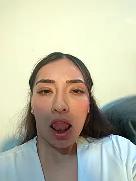 Snapshot of anny_bianchy chatting on July 22, 3:59 pm anny bianchy online show from July 22, 3:59 pm