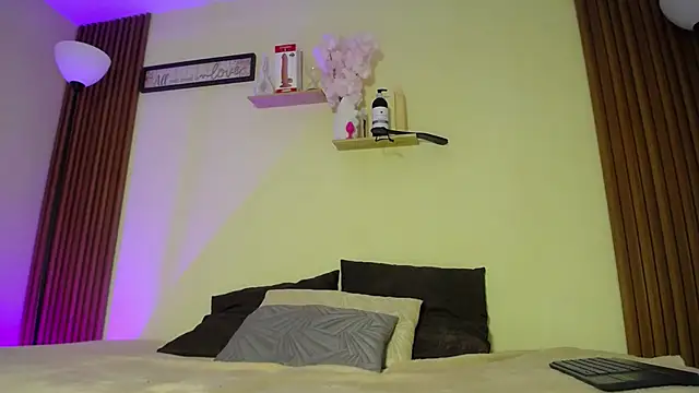 Snapshot of Scarlett_ross_ chatting on February 5, 2:05 am Scarlett ross online show from February 5, 2:05 am