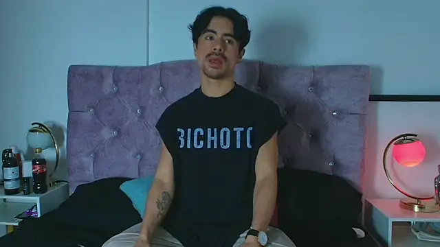 Ethan Briggs  online show from February 18, 3:46 am