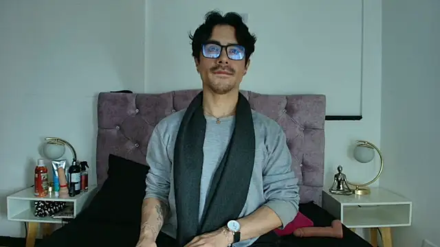 Ethan Briggs  online show from March 3, 3:34 am