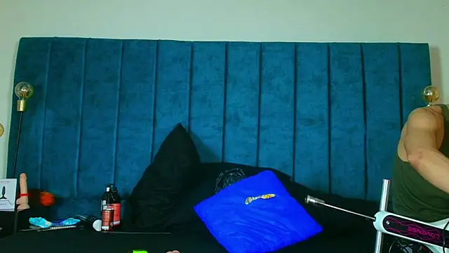 Ethan Briggs  online show from April 2, 3:48 am