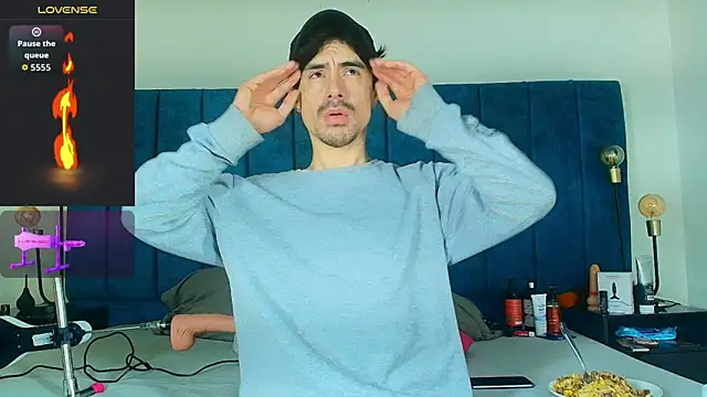 Ethan Briggs  online show from April 4, 3:38 am