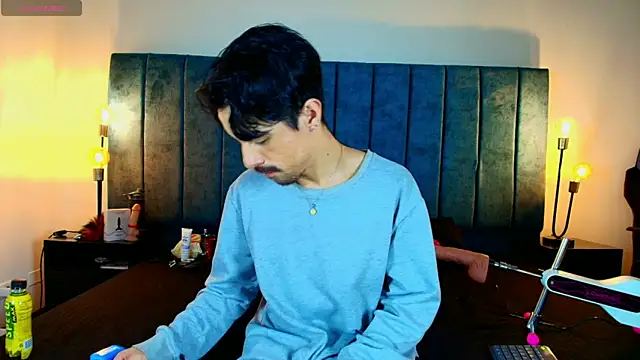 Ethan Briggs  online show from April 11, 3:44 am