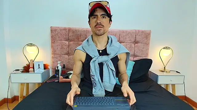 Ethan Briggs  online show from April 17, 8:01 pm