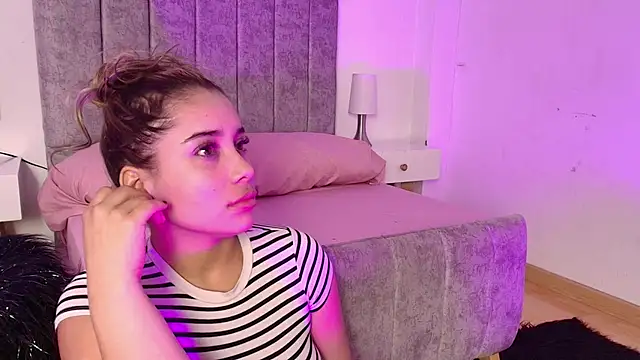 Snapshot of Lucy_Carson_ chatting on February 7, 3:43 am Lucy Carson online show from February 7, 3:43 am