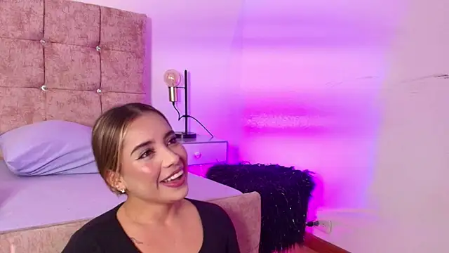 Snapshot of Lucy_Carson_ chatting on February 12, 4:07 am Lucy Carson online show from February 12, 4:07 am