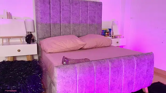 Snapshot of Lucy_Carson_ chatting on February 13, 4:08 am Lucy Carson online show from February 13, 4:08 am