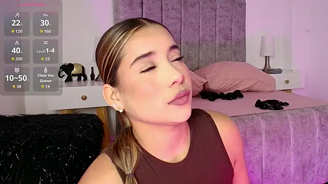 Snapshot of Lucy_Carson_ chatting on February 20, 3:36 am Lucy Carson online show from February 20, 3:36 am