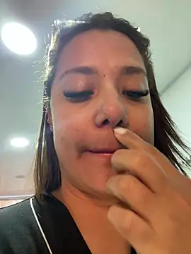 Snapshot of Pretty__Milf chatting on July 18, 11:58 am Pretty Milf online show from July 18, 11:58 am