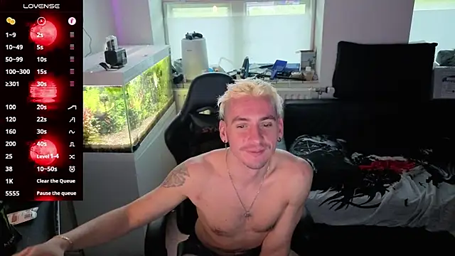 Rayzel White online show from April 25, 6:49 pm