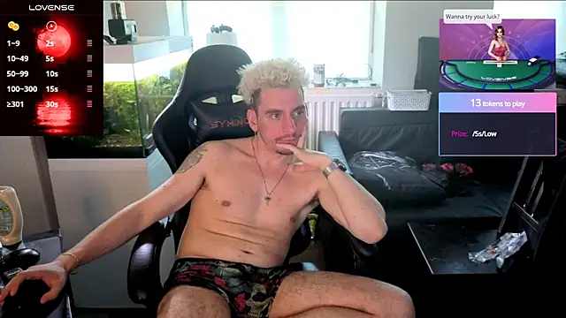 Rayzel White online show from June 25, 6:01 pm
