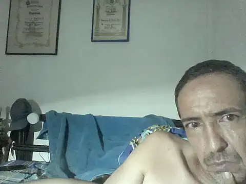 Snapshot of guevo14cm3 chatting on June 15, 3:42 am guevo14cm3 online show from June 15, 3:42 am