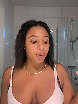 Snapshot of xo_steffyxo_4 chatting on July 24, 6:39 pm xo steffyxo 4 online show from July 24, 6:39 pm