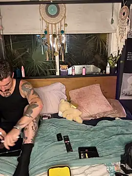 Snapshot of bondedbyskin chatting on February 21, 1:34 pm bondedbyskin online show from February 21, 1:34 pm