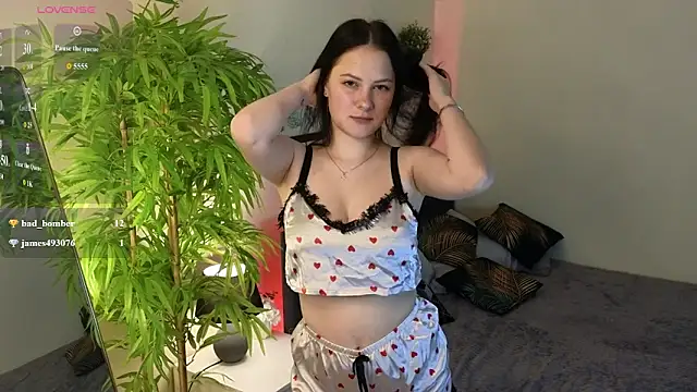 Snapshot of Jenifer_Stound chatting on June 12, 10:08 pm Jenifer Stound online show from June 12, 10:08 pm