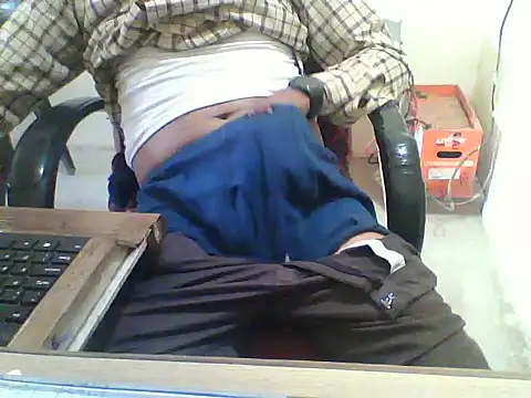 Snapshot of dream_king_1985 chatting on February 22, 5:08 am dream king 1985 online show from February 22, 5:08 am