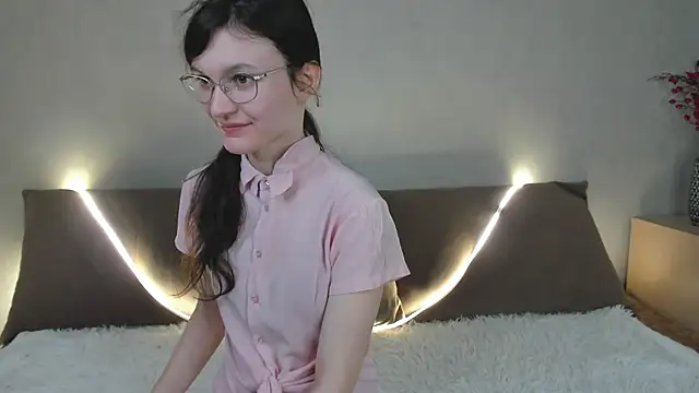 ThoraMarola online show from March 19, 5:22 am