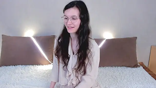 Snapshot of ThoraMarola chatting on May 8, 5:24 am ThoraMarola online show from May 8, 5:24 am