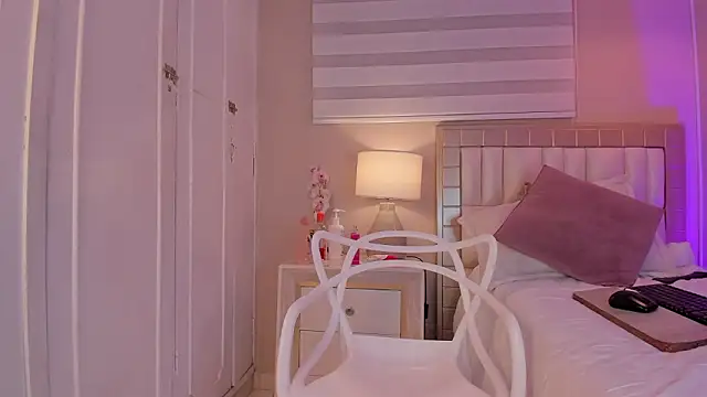 isabela  x online show from February 12, 11:44 pm