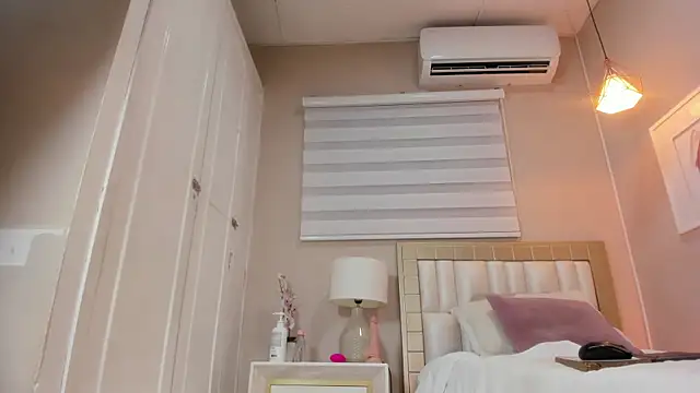 isabela  x online show from March 28, 11:32 am