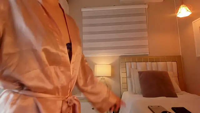 isabela  x online show from April 11, 11:36 am