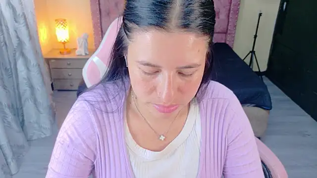 keileen luna online show from May 15, 8:05 pm
