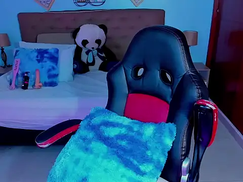 Snapshot of charlotte_bronte chatting on February 21, 5:36 pm charlotte bronte online show from February 21, 5:36 pm