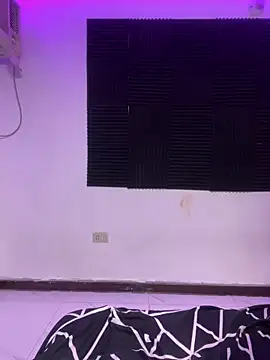 Snapshot of MadySmith chatting on May 16, 10:36 am MadySmith online show from May 16, 10:36 am