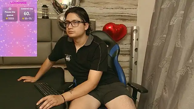 Danner Alaia online show from February 15, 8:27 pm