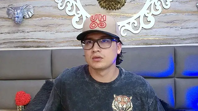 Danner Alaia online show from February 25, 8:40 pm