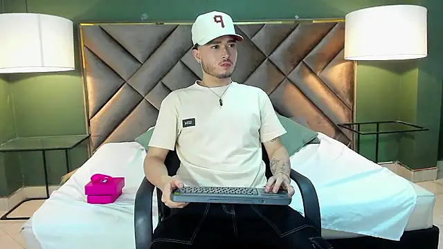 Salvattore Muller online show from February 17, 10:16 pm