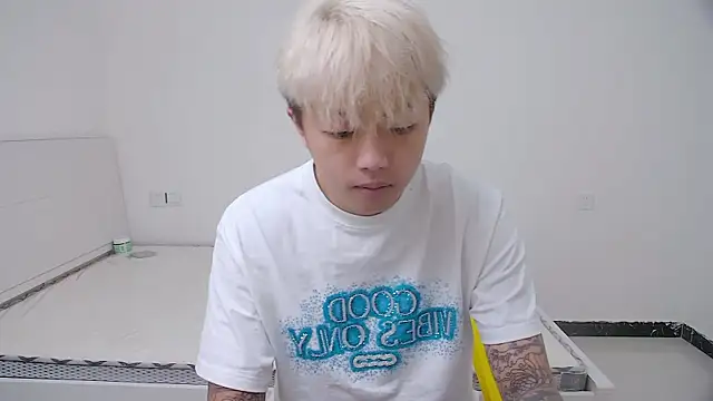 Chocolates-001 online show from April 5, 10:34 am