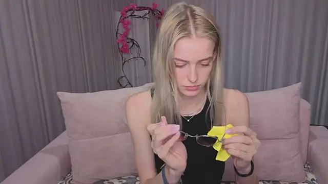 kittie like18 online show from July 14, 12:24 am